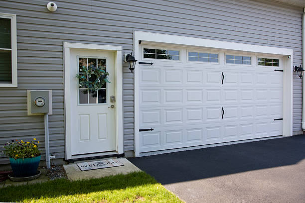 24/7 Emergency Garage Door Panel Replacement experts in Mission, KS